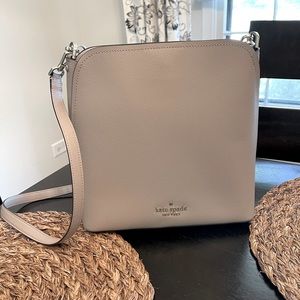 Kate Spade shoulder bag- excellent condition!